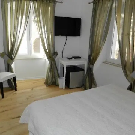 Rooms Ljubomir Affittacamere *